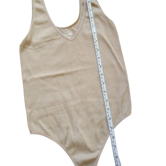 Colsie Women's Seamless Scoop Ribbed Bodysuit Beige Tan Med Basic Layering - Picture 4 of 7
